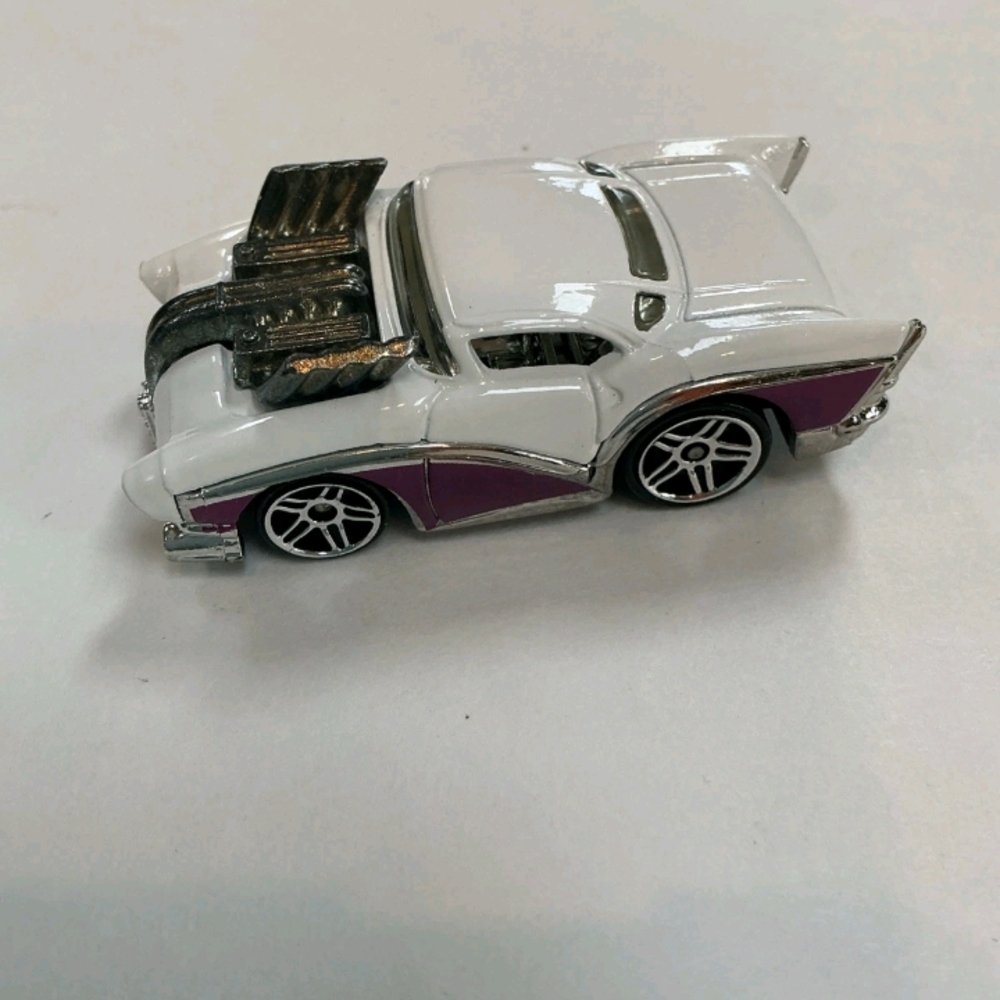 White and Purple Die-Cast Sports Car Model